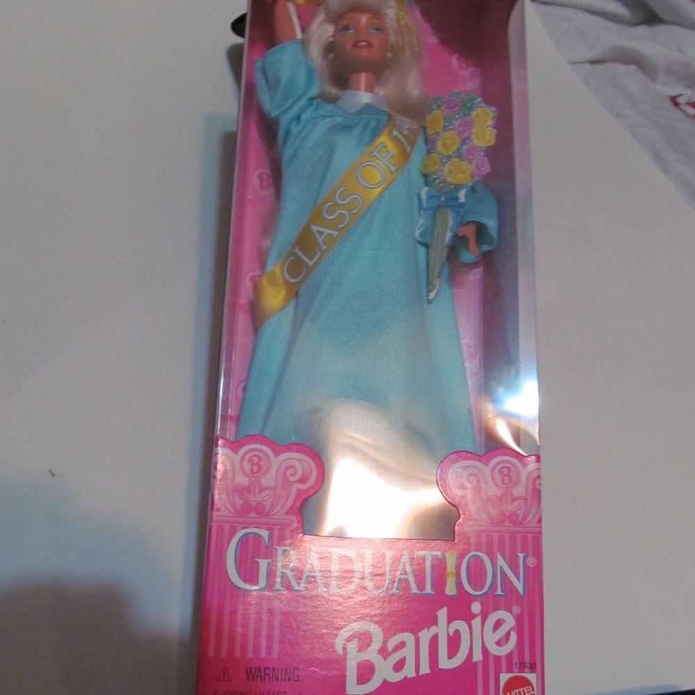 Vintage Graduation Barbie Class Of 1998 Nib Gem